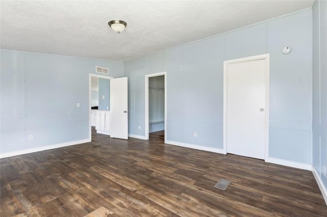 1029 Old Mcdade RD C, Elgin, TX 78621