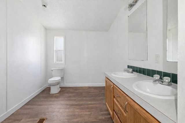 1029 Old Mcdade RD C, Elgin, TX 78621