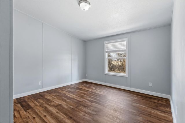 1029 Old Mcdade RD C, Elgin, TX 78621