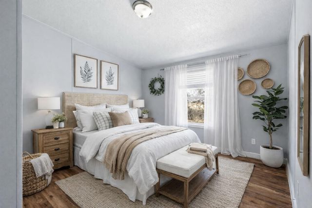 1029 Old Mcdade RD C, Elgin, TX 78621