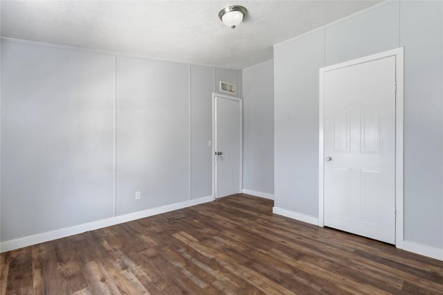 1029 Old Mcdade RD C, Elgin, TX 78621