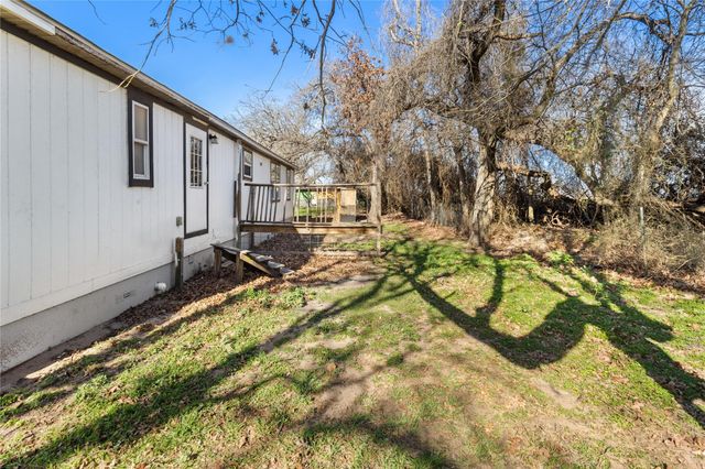 1029 Old Mcdade RD C, Elgin, TX 78621