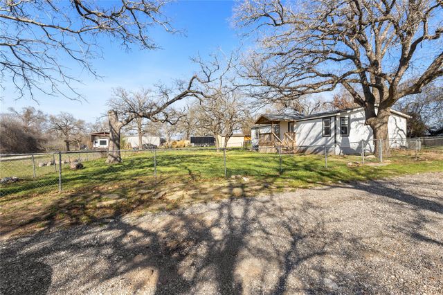 1029 Old Mcdade RD C, Elgin, TX 78621