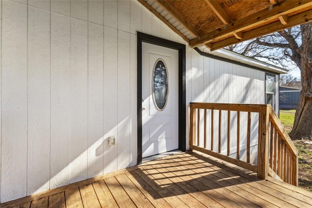 1029 Old Mcdade RD C, Elgin, TX 78621