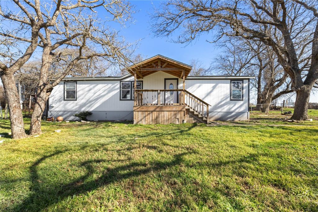 1029 Old Mcdade RD C, Elgin, TX 78621