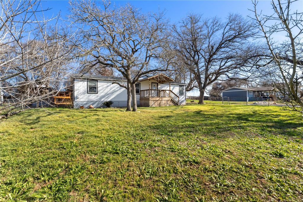 1029 Old Mcdade RD C, Elgin, TX 78621