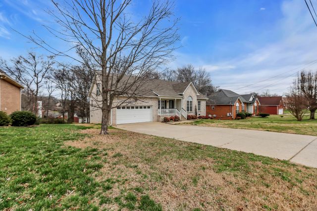 110 Calloway Ln, Hendersonville, TN 37075