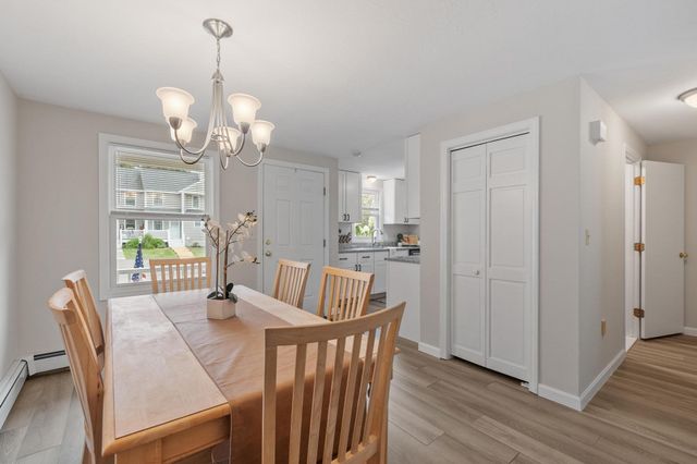 4 Sycamore Dr 4, Leominster, MA 01453