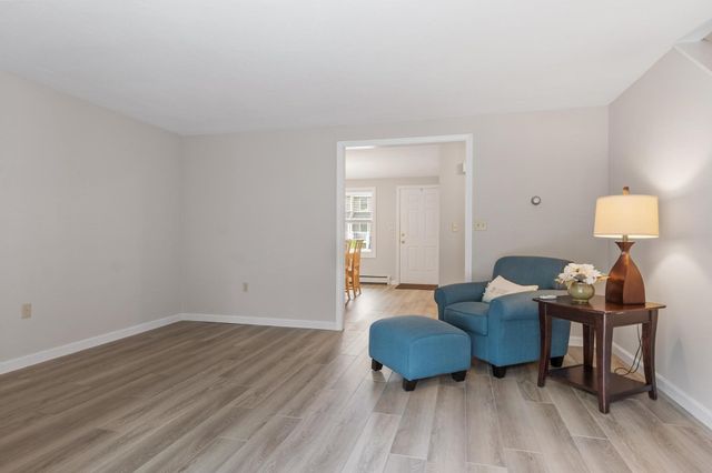4 Sycamore Dr 4, Leominster, MA 01453