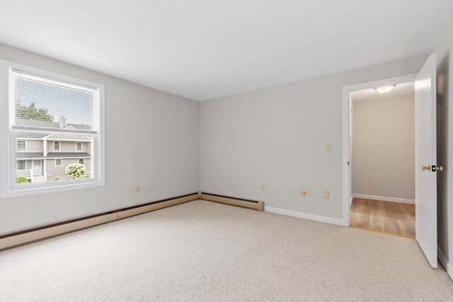 4 Sycamore Dr 4, Leominster, MA 01453