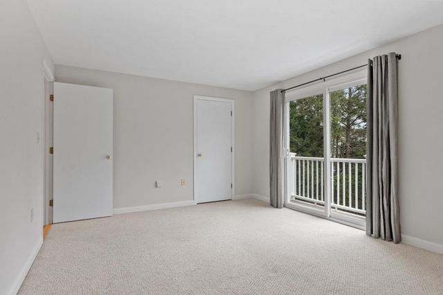 4 Sycamore Dr 4, Leominster, MA 01453