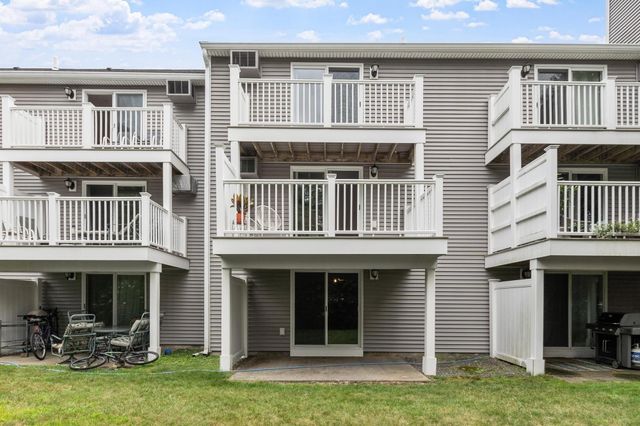 4 Sycamore Dr 4, Leominster, MA 01453