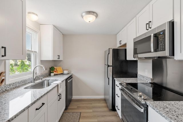 4 Sycamore Dr 4, Leominster, MA 01453