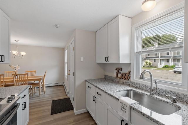 4 Sycamore Dr 4, Leominster, MA 01453