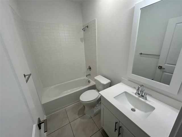 7811 Jade Crest Drive, Angleton, TX 77515