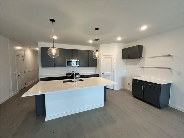 7811 Jade Crest Drive, Angleton, TX 77515