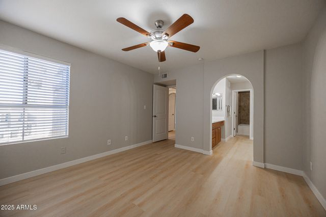 1880 E MORTEN Avenue 206, Phoenix, AZ 85020