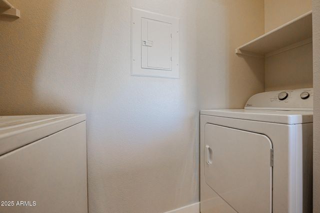 1880 E MORTEN Avenue 206, Phoenix, AZ 85020