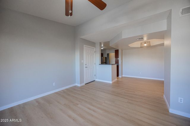 1880 E MORTEN Avenue 206, Phoenix, AZ 85020