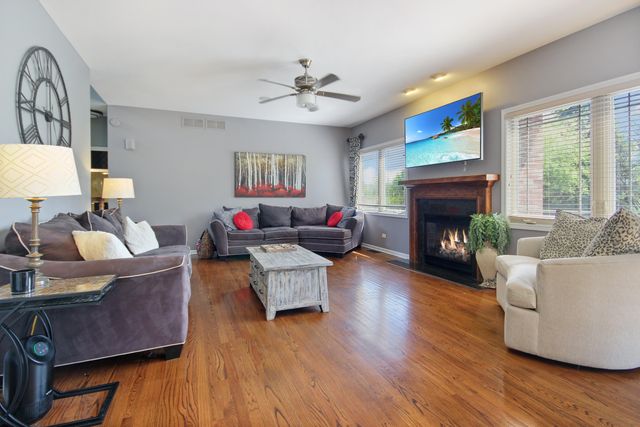 10363 Adler Cove, St. John, IN 46373