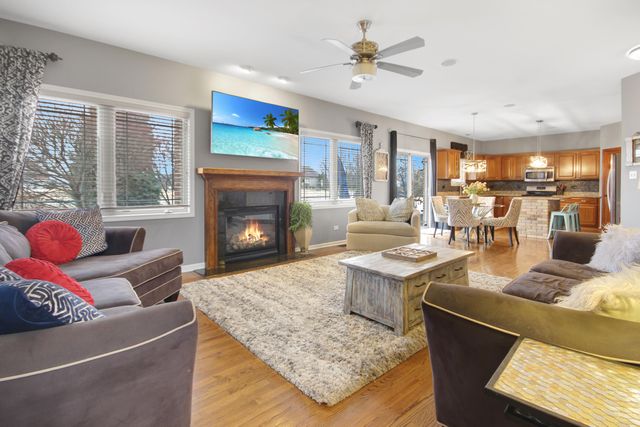 10363 Adler Cove, St. John, IN 46373