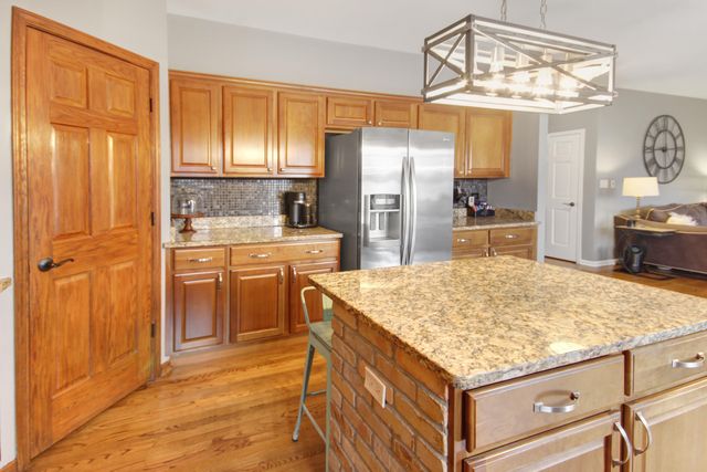 10363 Adler Cove, St. John, IN 46373