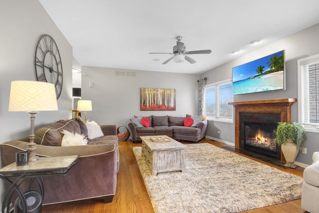 10363 Adler Cove, St. John, IN 46373