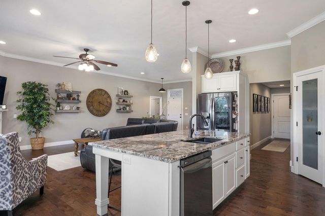 5330 E Wild Horse Drive, Springfield, MO 65802