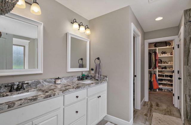 5330 E Wild Horse Drive, Springfield, MO 65802