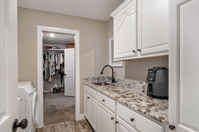 5330 E Wild Horse Drive, Springfield, MO 65802