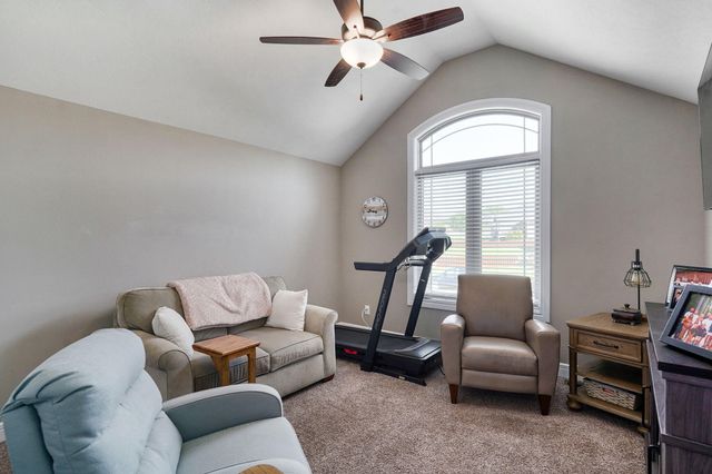 5330 E Wild Horse Drive, Springfield, MO 65802