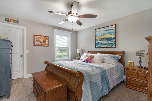5330 E Wild Horse Drive, Springfield, MO 65802