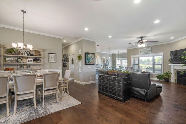 5330 E Wild Horse Drive, Springfield, MO 65802