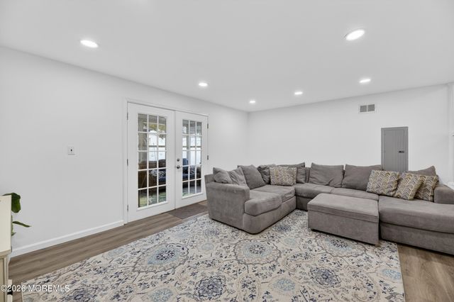 21 Anderson Street, Union Beach, NJ 07735