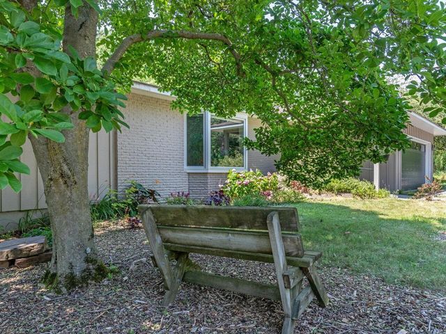 366 South Cove Road, Burlington, VT 05401
