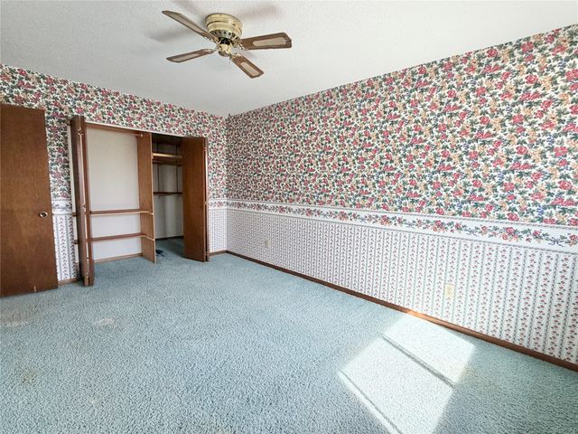 1504 N 9th Avenue Place E, Newton, IA 50208