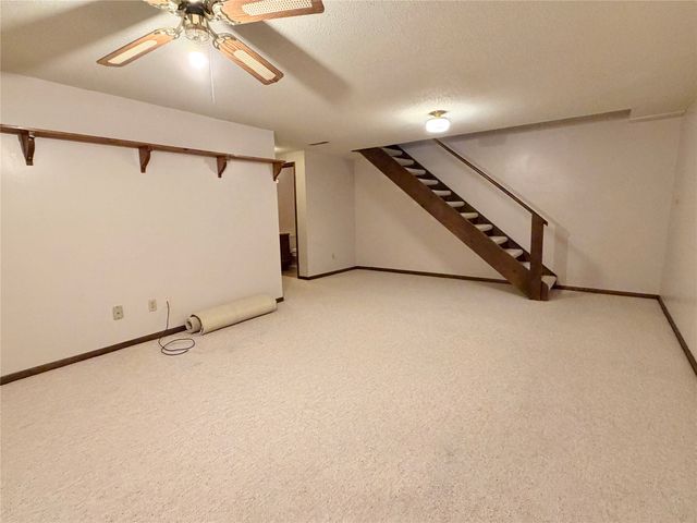 1504 N 9th Avenue Place E, Newton, IA 50208