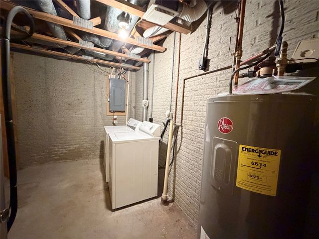 1504 N 9th Avenue Place E, Newton, IA 50208