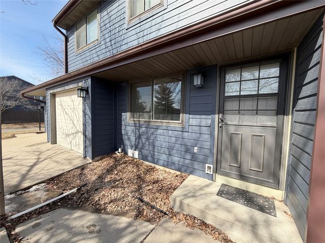 1504 N 9th Avenue Place E, Newton, IA 50208