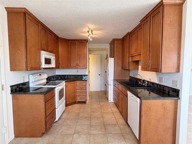 1504 N 9th Avenue Place E, Newton, IA 50208