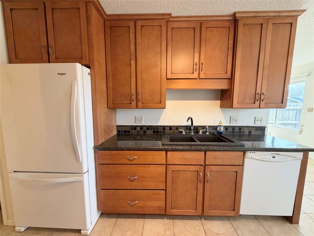 1504 N 9th Avenue Place E, Newton, IA 50208