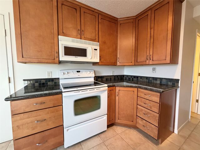 1504 N 9th Avenue Place E, Newton, IA 50208