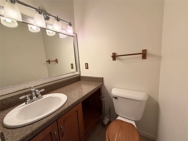 1504 N 9th Avenue Place E, Newton, IA 50208