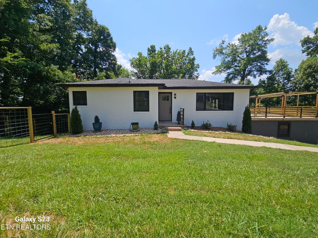924 Lester Rd, Knoxville, TN 37920