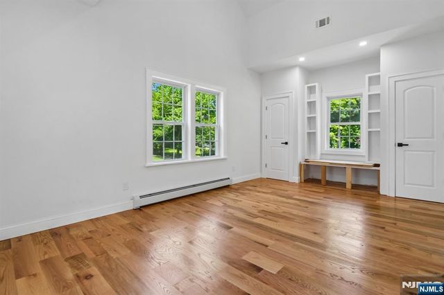 72 Sparrowbush Road, Upper Saddle River, NJ 07458