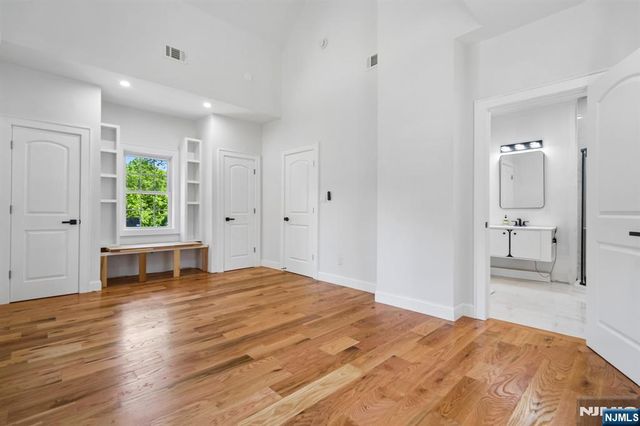 72 Sparrowbush Road, Upper Saddle River, NJ 07458