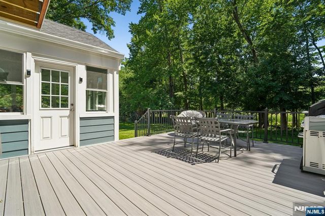72 Sparrowbush Road, Upper Saddle River, NJ 07458