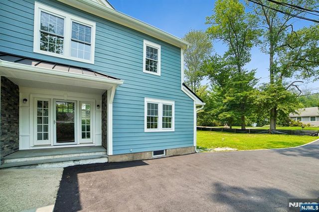 72 Sparrowbush Road, Upper Saddle River, NJ 07458
