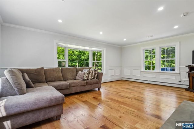 72 Sparrowbush Road, Upper Saddle River, NJ 07458