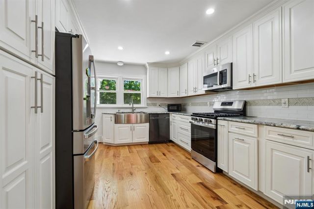 72 Sparrowbush Road, Upper Saddle River, NJ 07458